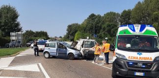 Scontro tra auto e mezzo di Mantova Ambiente sulla Legnaghese. Due feriti al Poma