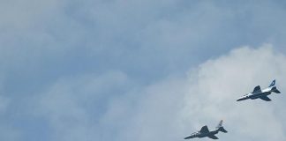 Giappone alza in volo i jet: “Un velivolo militare cinese ha violato lo spazio aereo”