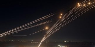 Usa e Israele: “Iran attaccherà lunedì”. Intercettati 30 razzi dal Libano