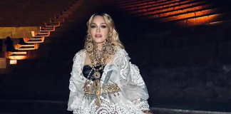 Madonna visita gli scavi di Pompei e finanzia il progetto per ragazzi ‘Sogno di volare’