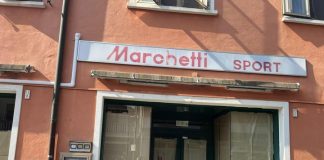 Suzzara, un altro negozio storico che chiude: vetrine oscurate da Marchetti Sport