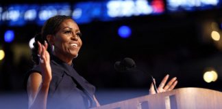 “Chi gli dirà che presidenza è lavoro da neri?”, Michelle Obama punzecchia Trump