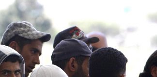 Urla Allah Akbar e aggredisce, espulso marocchino