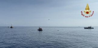 Naufragio barca a vela, “è affondata subito”: il racconto