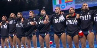 Parigi 2024, Italia-Spagna: la protesta del Settebello prima del match