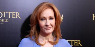 Parigi 2024, JK Rowling attacca: “Carini-Khelif? Maschio sul ring, brutale ingiustizia”