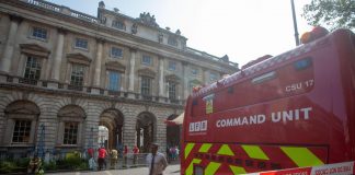 Londra, incendio a Somerset House, oltre cento vigili del fuoco mobilitati