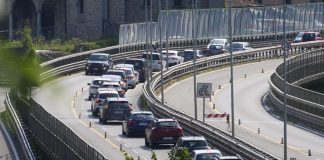 Ferragosto, al via esodo: traffico da bollino rosso su strade e autostrade