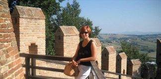 Omicidio Sharon Verzeni, genitori attesi in caserma