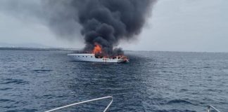 Barca a fuoco al largo di Ostia, tutti salvi