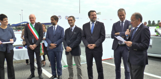 Autostrade, svelati 2 totem commemorativi: Salvini celebra i 100 anni della Milano-Varese
