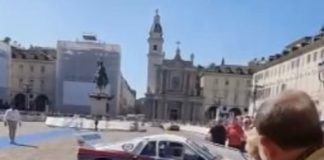 Al Salone di Torino auto sulla folla, quindici contusi