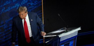 Trump: “Aborto dopo nascita e immigrati mangiano i cani”. E scatta il fact checking