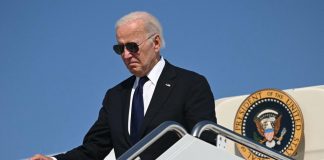Biden e la ‘foto a sorpresa’, ecco il cappellino di Trump