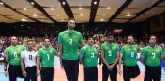 Paralimpiadi 2024, il campione di volley è troppo alto e dorme per terra: niente letto