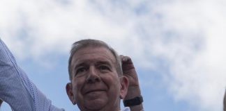 Venezuela, candidato dell’opposizione Gonzalez lascia il paese e si rifugia in Spagna