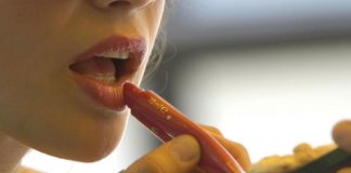 “Visi ritoccati con l’Ai belli senz’anima”, l’allarme del chirurgo