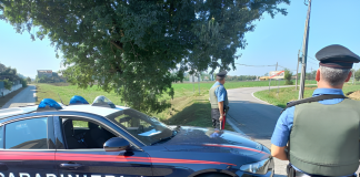 Gonzaga, beccato dai carabinieri il pirata della strada che ha investito un motociclista: era completamente ubriaco