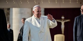 Papa: “Alleanza globale per la salute dei bambini, non ci sono incurabili”