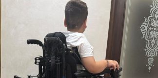 Disabile di 10 anni senza scuolabus, la madre: “Un diritto negato a mio figlio”