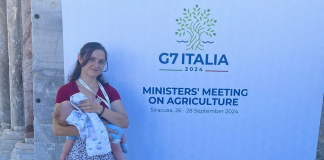 Al G7 l’ospite più giovane, la mamma con il figlio di 4 mesi
