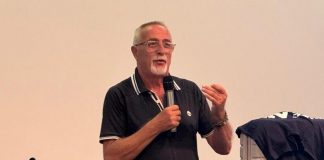 “Falcone”, il dirigente scolastico Pachera va in pensione. Il tributo dei colleghi insegnanti