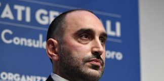 M5S, Gubitosa: “Grillo padre padrone, parla di mandati ma unico a garantirsi ruolo a vita”