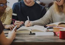 Libri scolastici, rincari sotto l’inflazione: più salato il conto per zaini e accessori