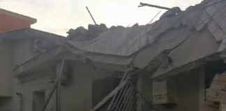 Napoli, crolla palazzina per esplosione: 3 bimbi e i genitori sotto le macerie