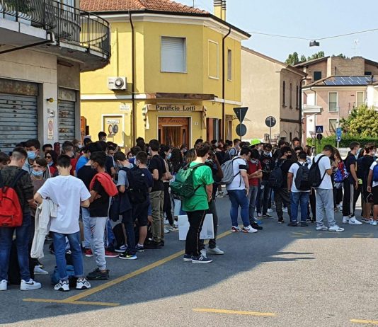 Ostiglia, altra rissa tra studenti: danneggiata un’auto. Incorvaia scrive al Prefetto