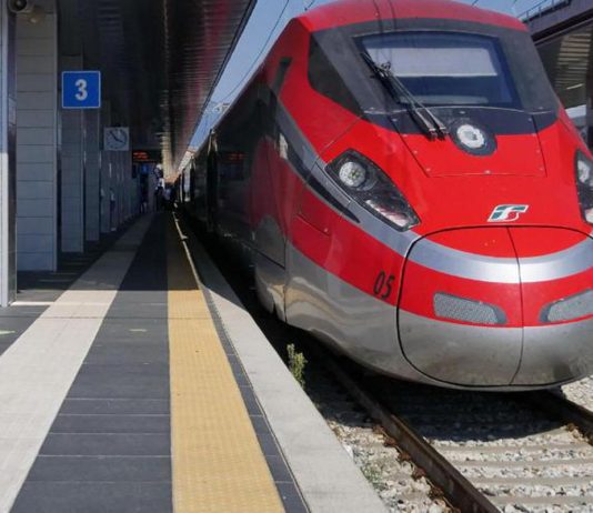 Fulmini sulla linea ferroviaria, 70 minuti di ritardo per il Frecciarossa Roma-Mantova