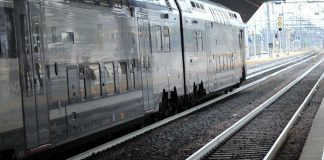 Mantova, fiamme a bordo di un treno regionale: 9 persone in ospedale