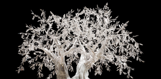 Arte: arriva la scultura fatta di 3mila diamanti e platino