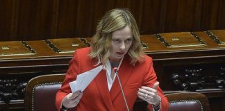 Meloni “Difenderemo i nostri confini, in Italia solo legalmente”