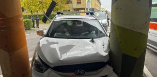 Ha un malore al volante e si schianta contro un pilone di un sottopasso a Lunetta: 74enne in ospedale