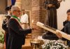 In una chiesa di San Francesco gremita si rinnova il dono del cero votivo