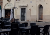 Serata di violenza in piazza Broletto: volano pugni, sedie e tavolini