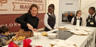 Non solo politica, il primo cittadino di Porto Mantovano si cimenta nella sua bignolata