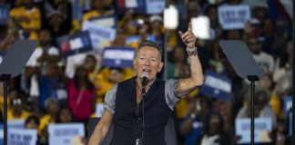 Bruce Springsteen sul palco per Kamala Harris: “Trump corre per diventare tiranno” – Video