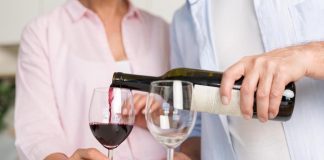 Trump minaccia dazi del 200% sul vino: allarme tra i produttori lombardi