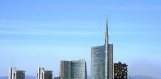 Unicredit e Commerzbank: la partita si gioca su governance, dipendenti e sede