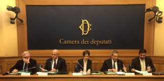 Carie e lesioni smalto per 70% giovani, esperti: “Dal dentista entro i 2 anni”