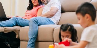 Genitorialità, l’impegno dei privati: Haleon a supporto delle mamme e dei papà