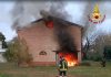 Castel d’Ario, a fuoco un magazzino: vigili del fuoco al lavoro per oltre 2 ore