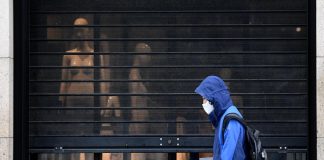 Covid, ecco come la pandemia ci ha cambiato: meno uscite, più famiglia e notizie