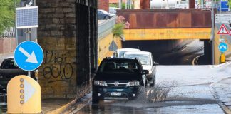 Maltempo sull’Italia, allerta rossa in Liguria: allagamenti e frane, scuole chiuse a Genova