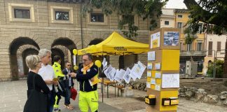 Tanta gente tra i gazebo della Protezione Civile. I volontari: “serve investire di più sulla prevenzione”