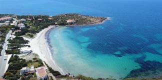 Tragedia in Sardegna, lo storico Massimo Marocchi muore in acqua sotto gli occhi della moglie