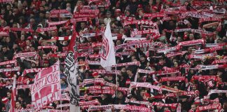 Germania, attaccato treno con tifosi: finestrini rotti e scontri