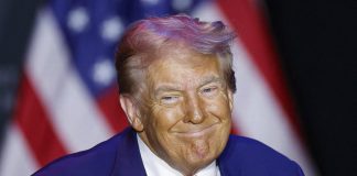 Trump chiede aerei militari per proteggerlo da Iran